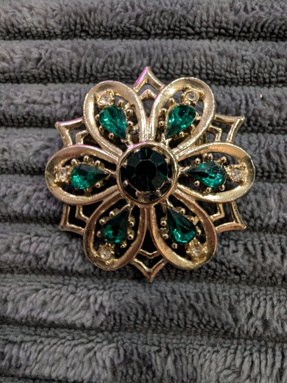 Vintage Emerald Green Rhinestone Flower Brooch Gold Tone Statement Pin